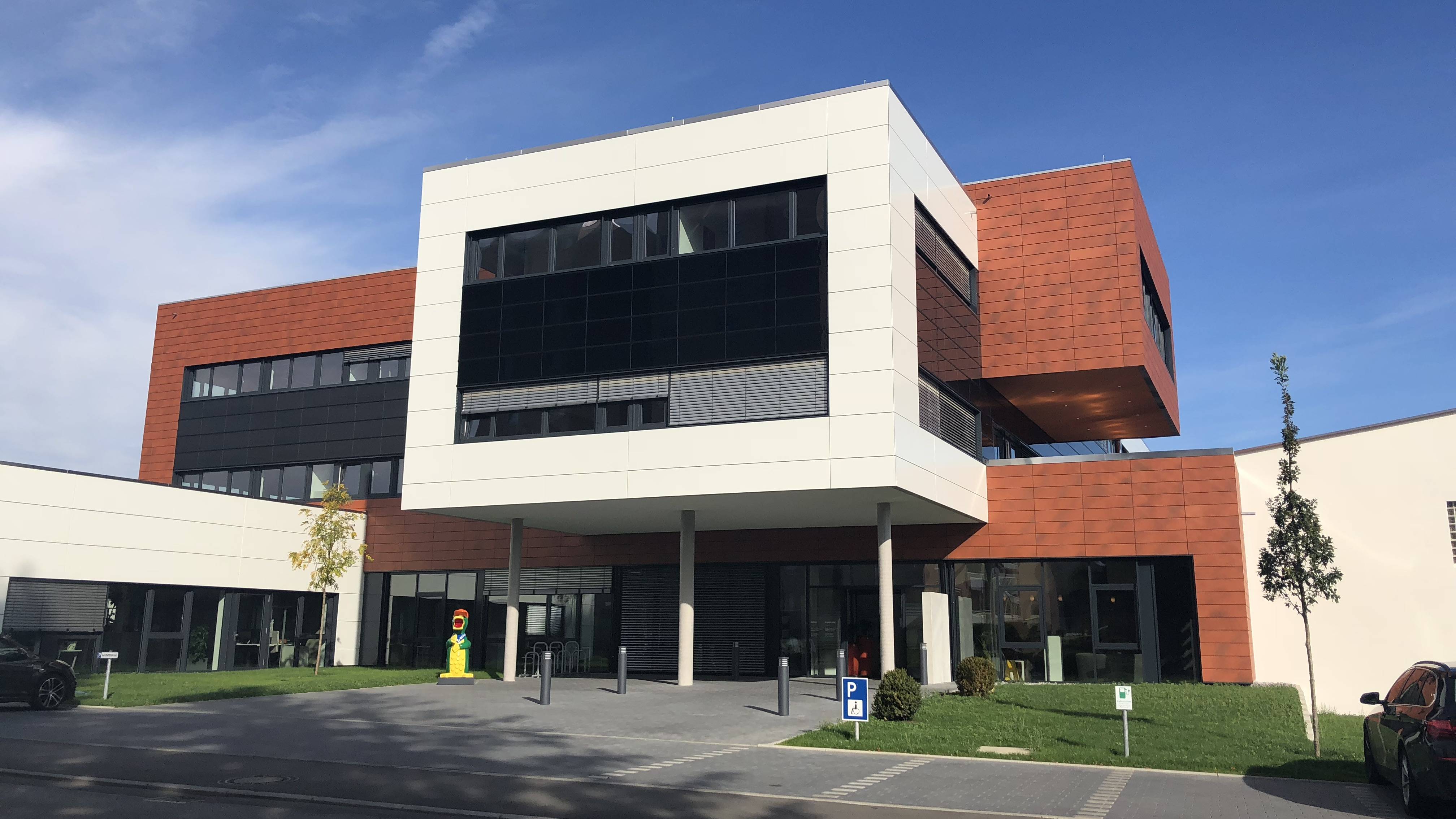 
    
            
                    Das neue Gebäude der Stadtwerke Trossingen
                
        
