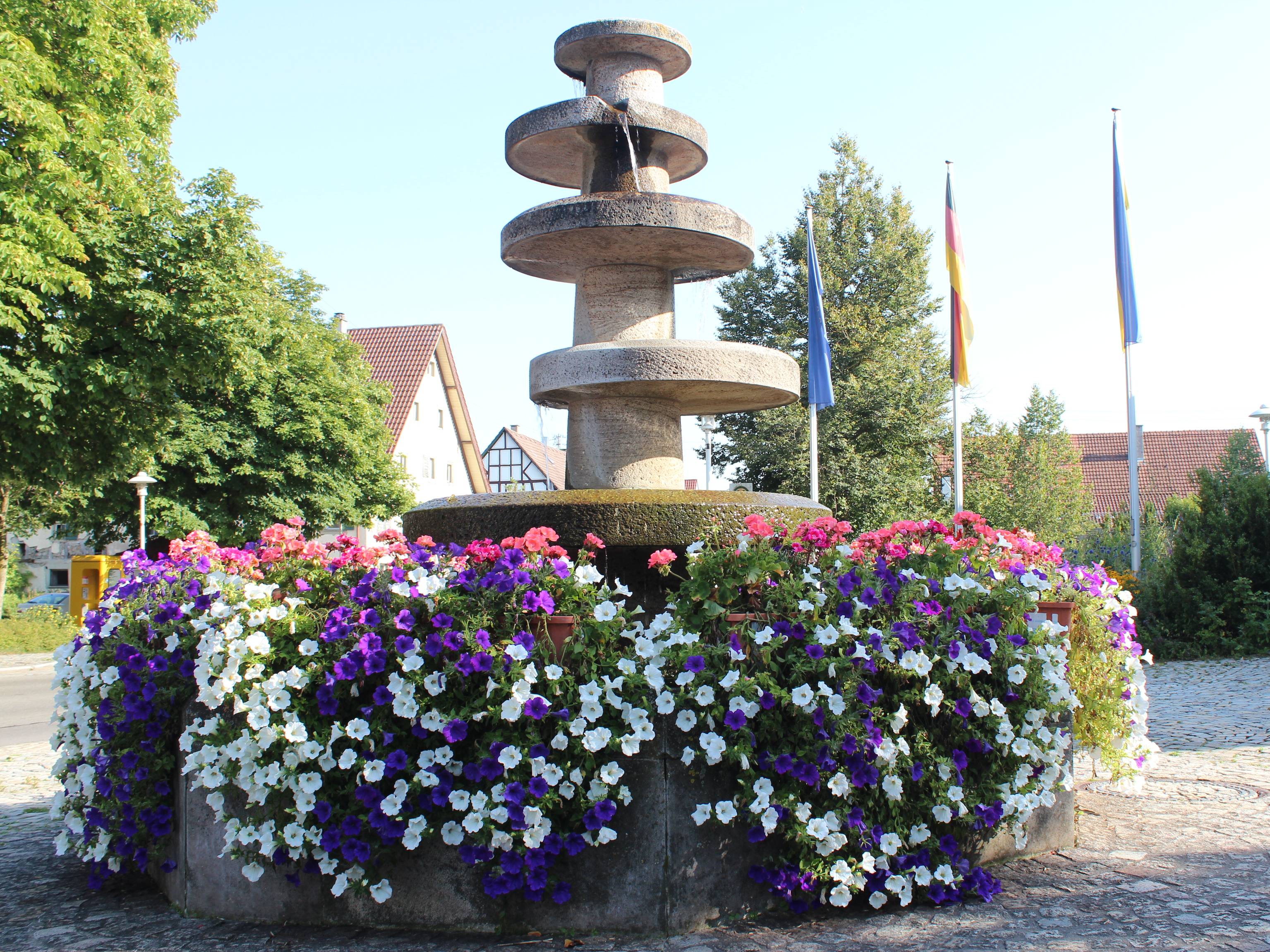 
    
            
                    Dorfbrunnen in Schura
                
        
